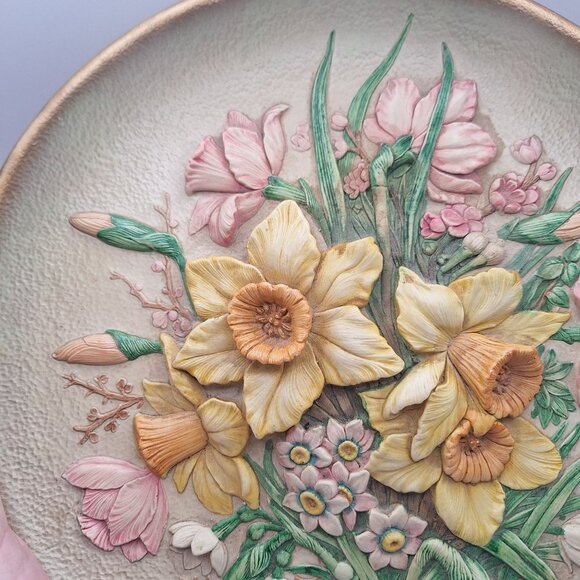 VINTAGE 1950'S BOSSONS ENGLAND HAND PAINTED CHALKWARE WALL PLATE 3D DAFFODILS - Picture 4 of 11